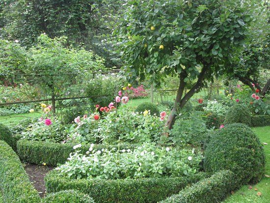 Cerney House Gardens